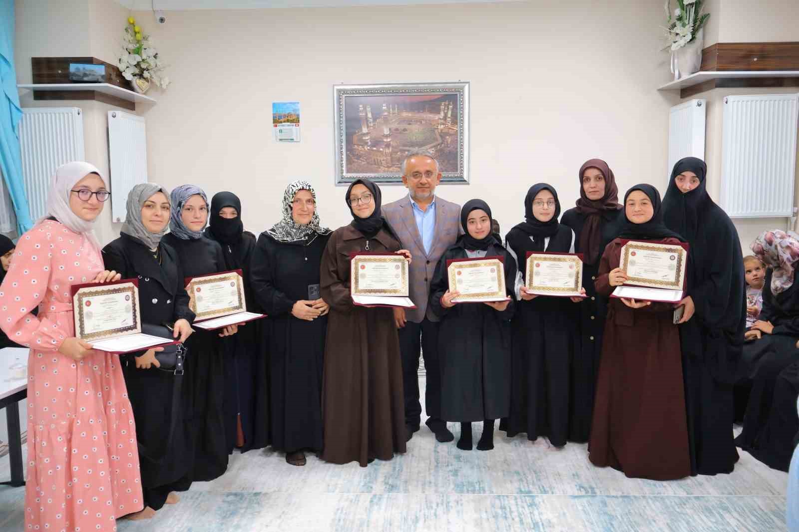 Hafızlar belgelerine kavuştu