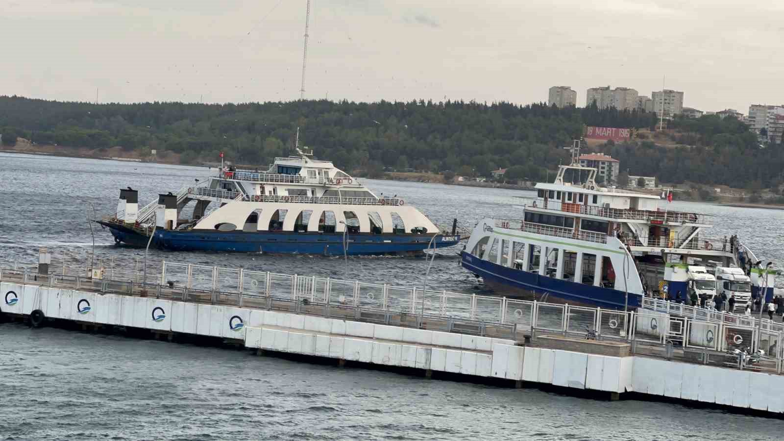 G&ouml;k&ccedil;eada feribot seferleri iptal edildi
