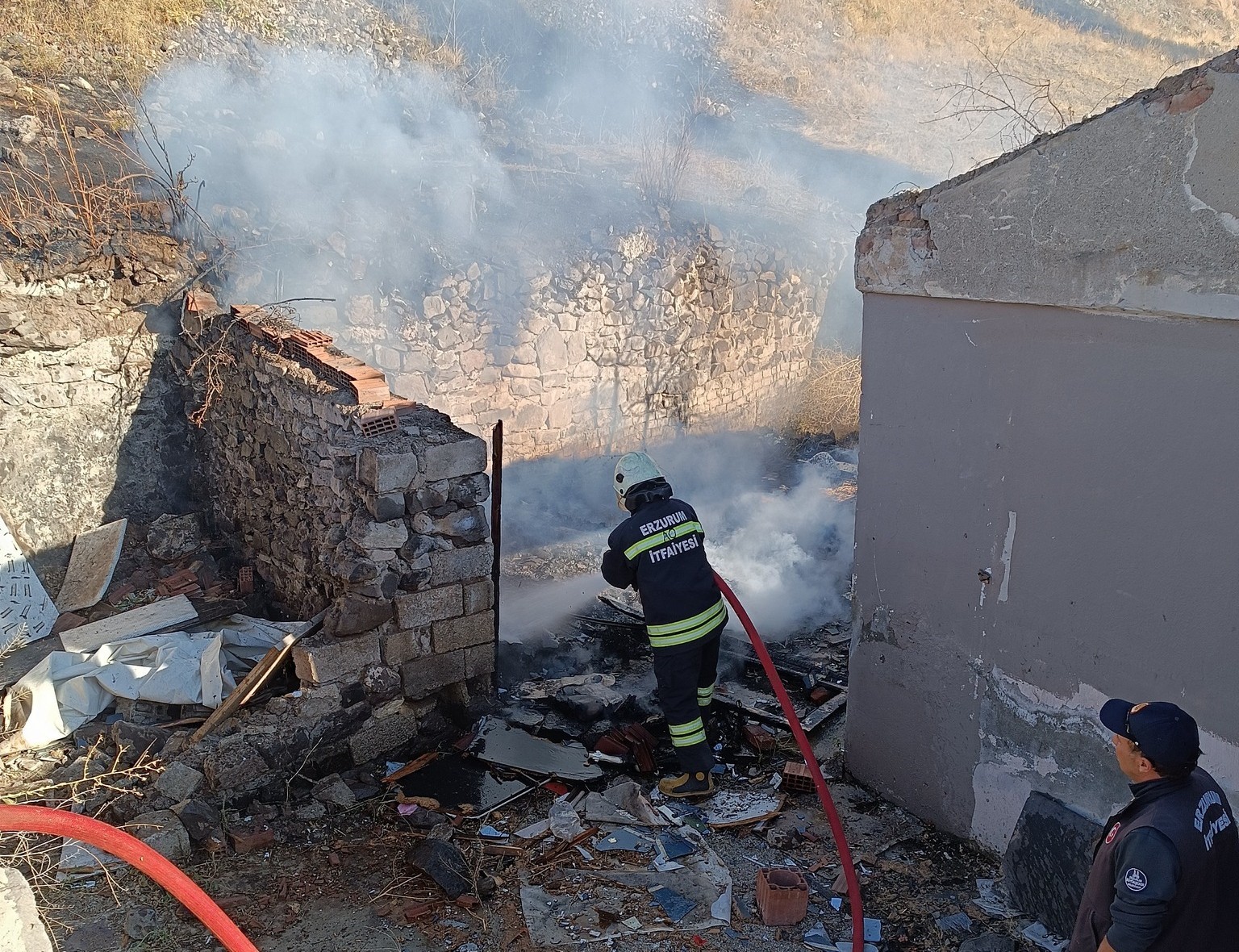 Erzurum’da korkutan kömürlük yangını