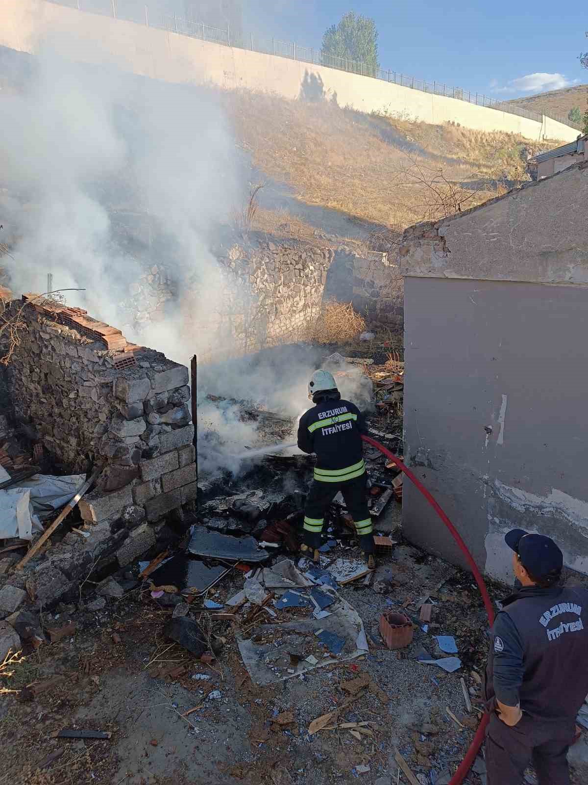 Erzurum’da korkutan kömürlük yangını