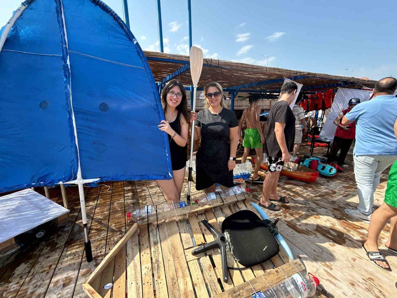 &Ouml;ğrenciler atık malzemelerden yaptıkları teknelerle yarıştılar
