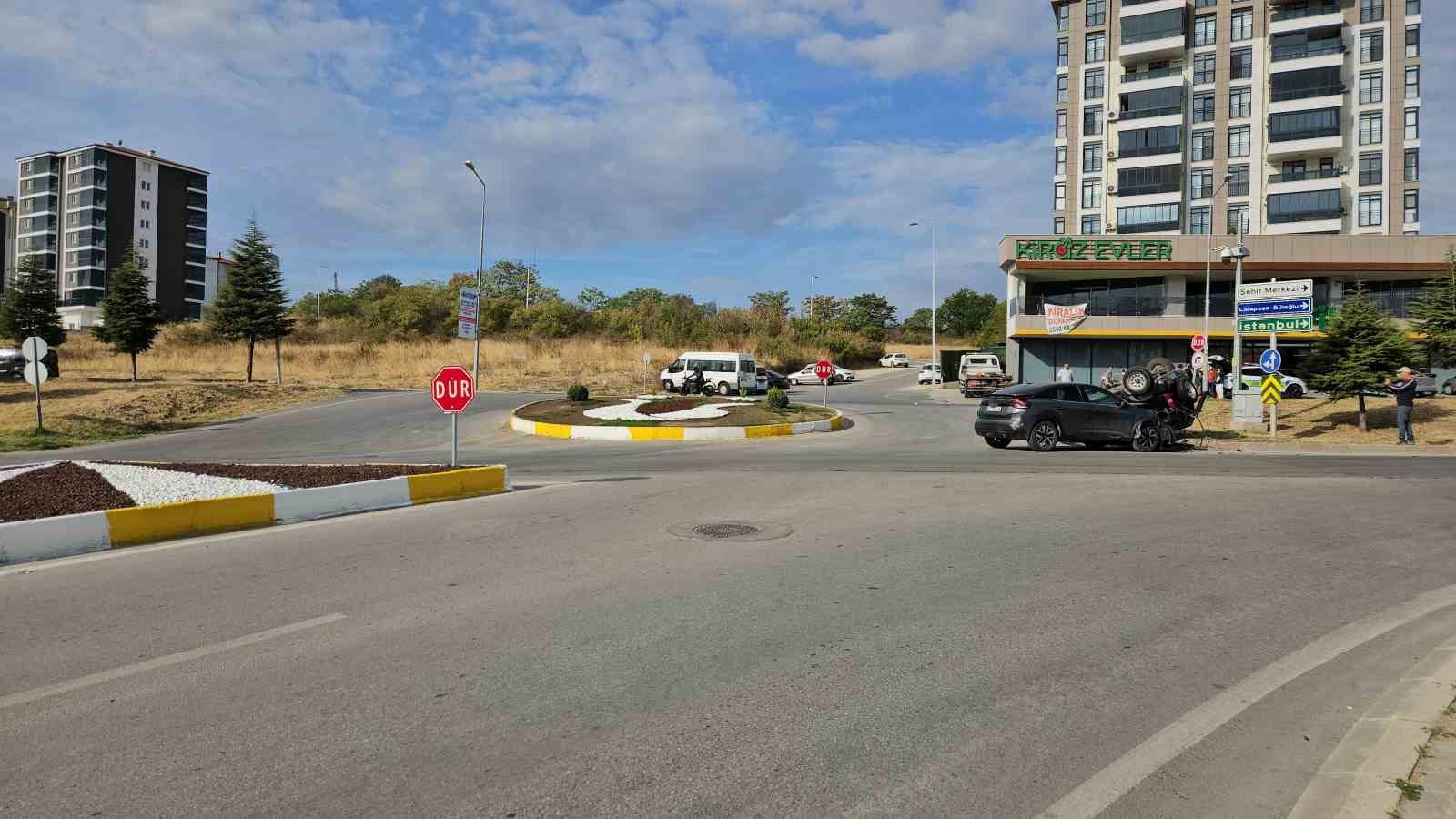 Kaza yapan otomobil takla attı: Şans eseri yaralanan olmadı
