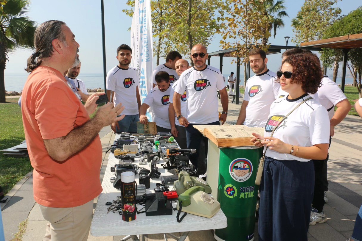 Hereke kıyıları atıklardan temizlendi