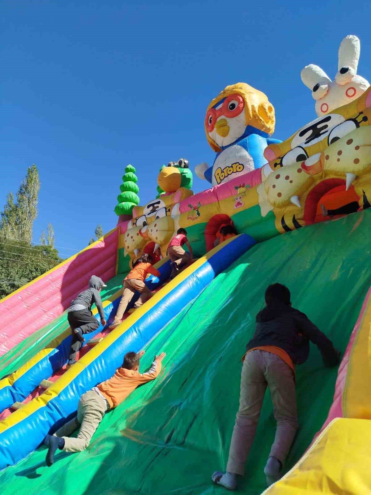 Çıldır’da ‘Merkezim Her Yerde’ projesi köy çocuklarıyla buluştu