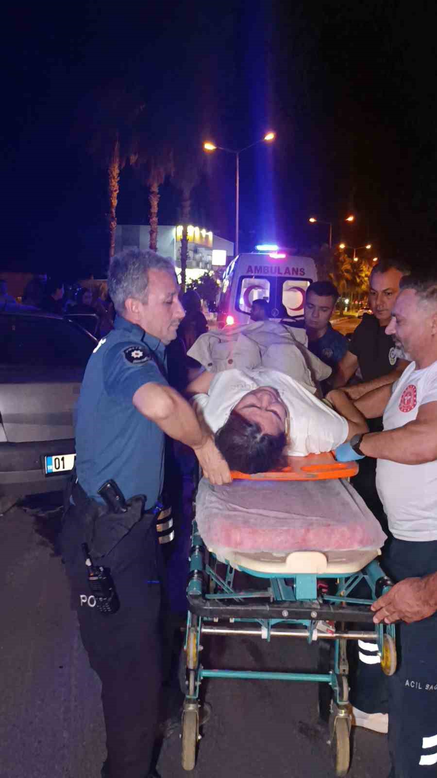 Ortalık savaş alanına d&ouml;nd&uuml;, 2 ara&ccedil;taki 6 kişi yaralandı
