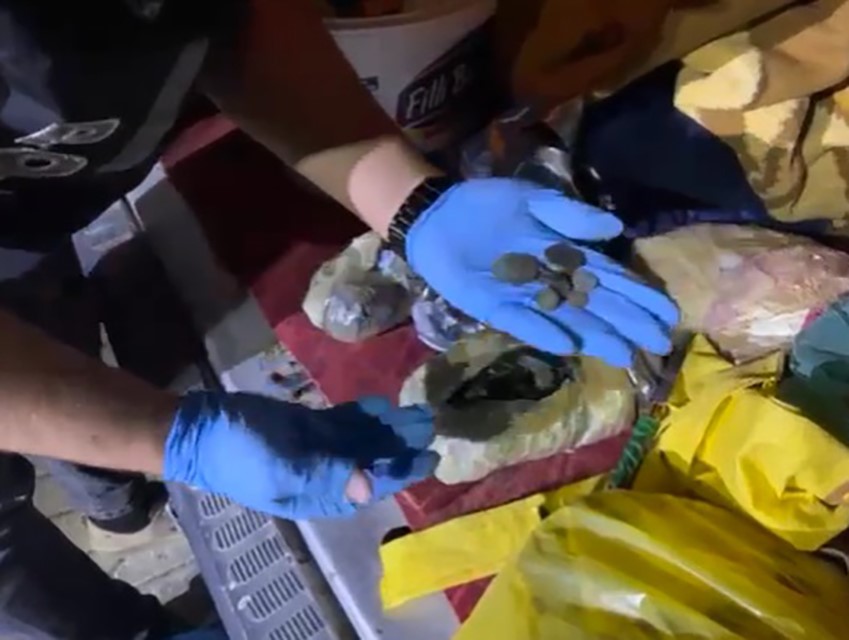 Tarihi eserler yurt dışına ka&ccedil;ırılamadan yakalandı
