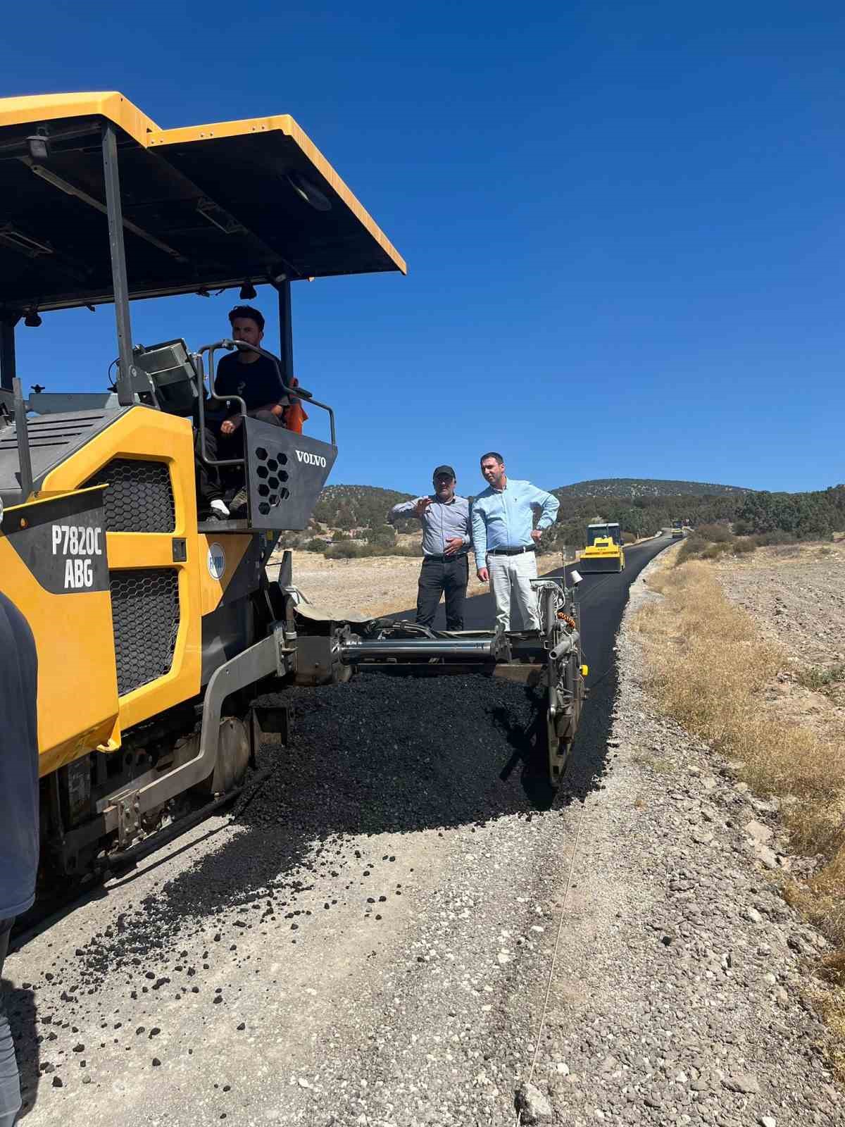 Beylikova&rsquo;ya 7 kilometrelik sıcak asfalt: O mahalle tozdan kurtuldu
