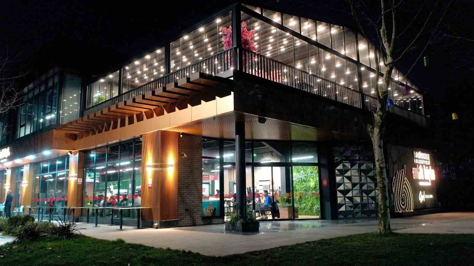 Manzaralı lezzet durağı ziyaretçilerini ağırlıyor