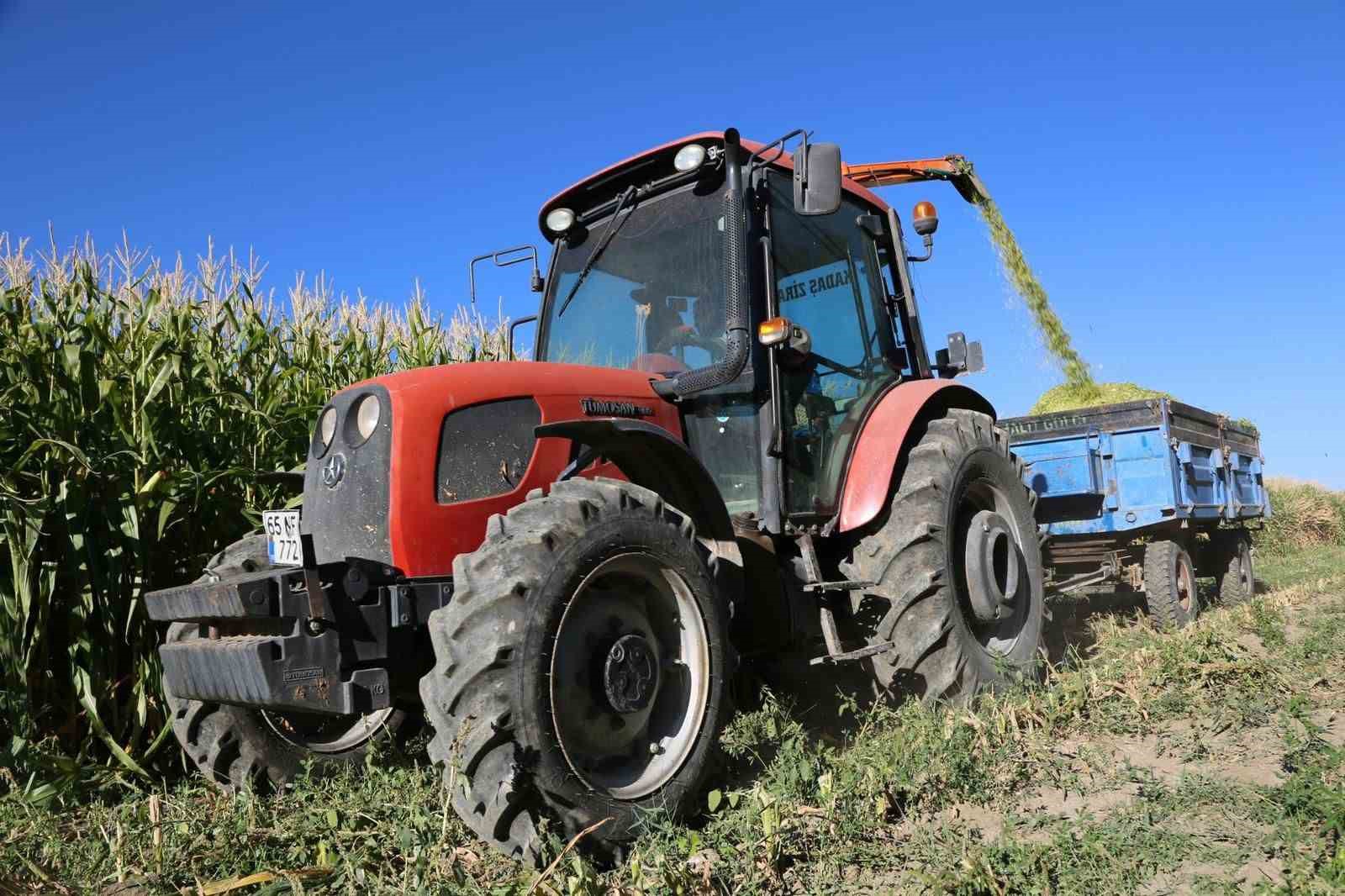 Van B&uuml;y&uuml;kşehir Belediyesinden &uuml;reten &ccedil;ift&ccedil;iye makine desteği
