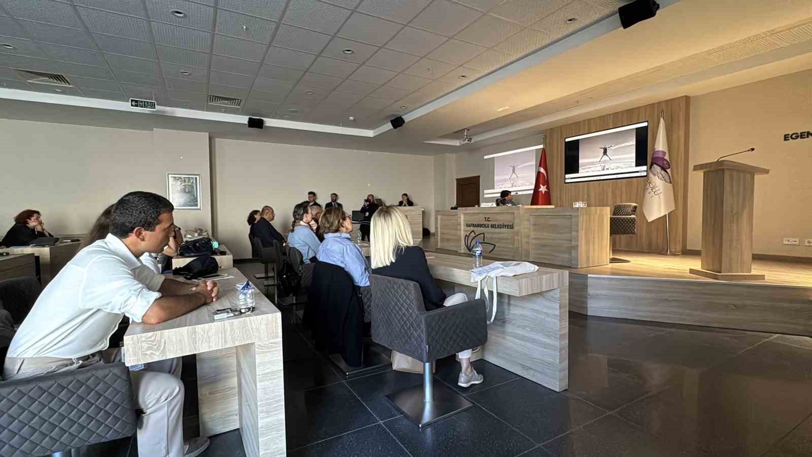 Bı&ccedil;aklı saldırıda &ouml;ld&uuml;r&uuml;len arkeolog Sinan Sertel sempozyumda unutulmadı
