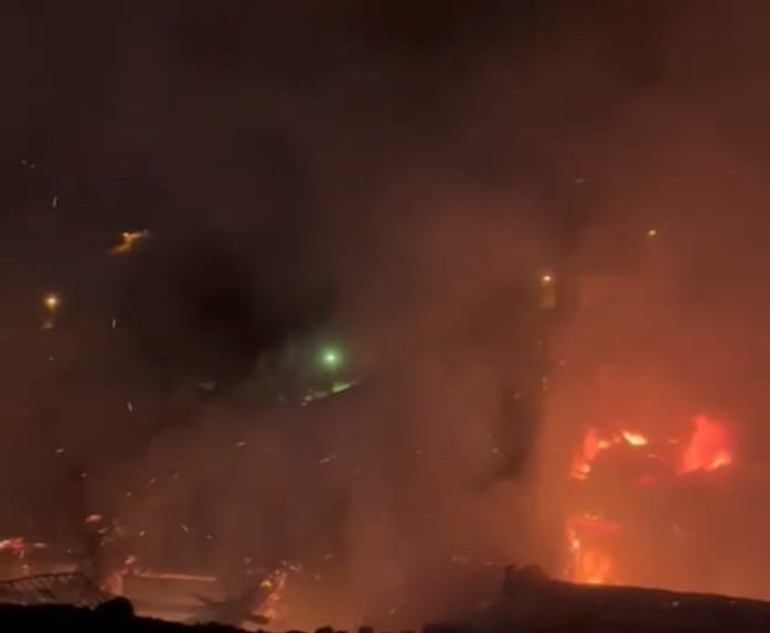 Malatya&rsquo;da &ccedil;ıkan yangında 3 ev kullanılamaz hale geldi
