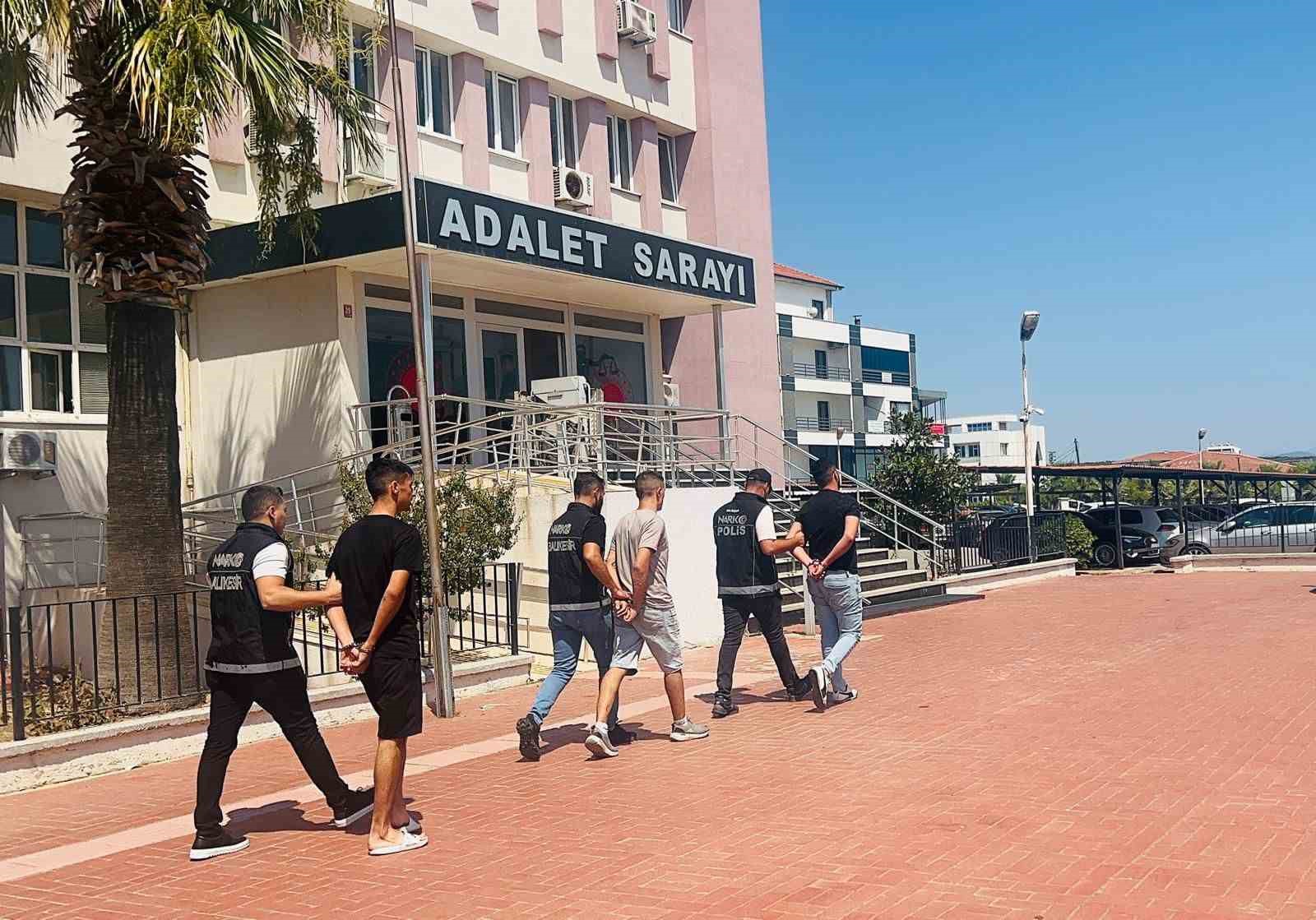 Balıkesir’de uyuşturucu operasyonlarında 5 tutuklama