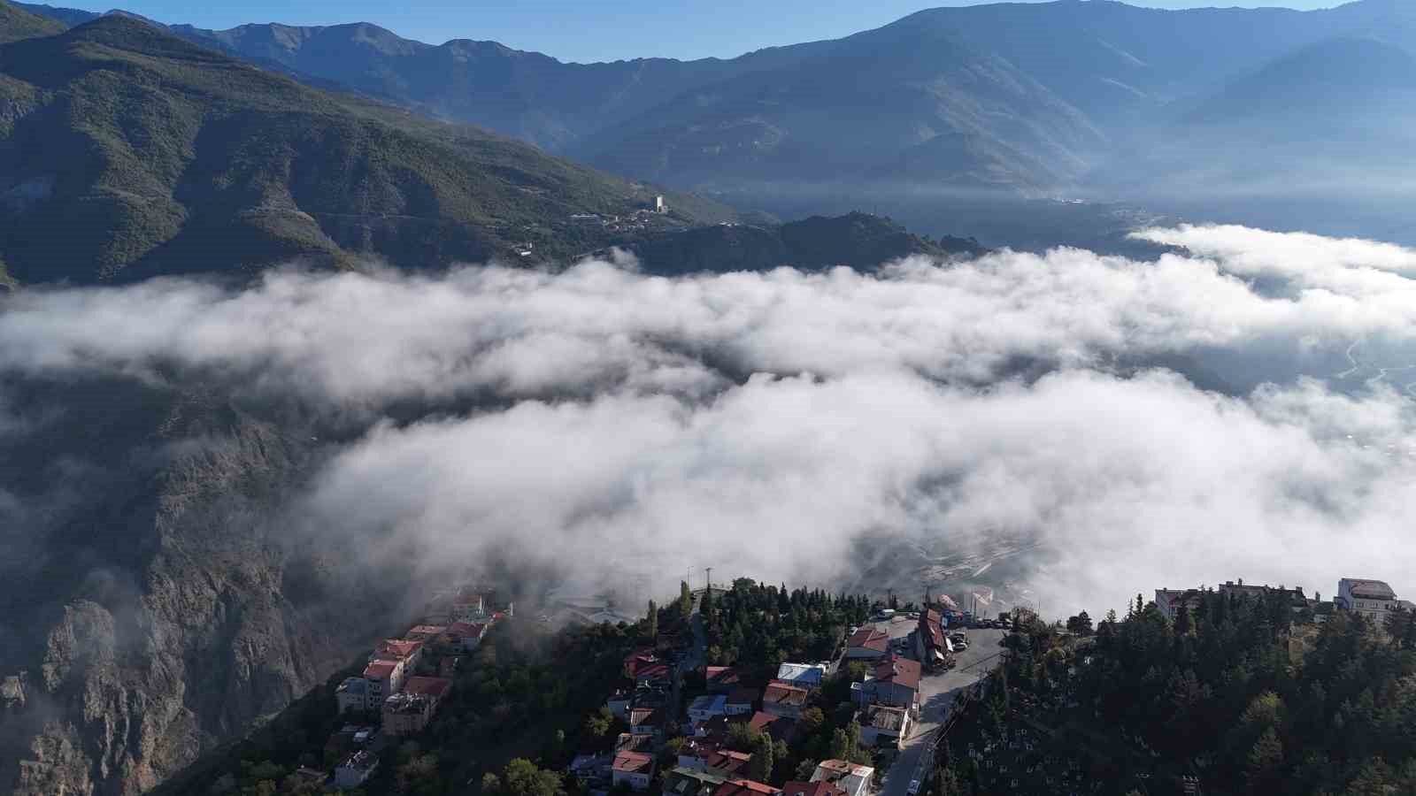 Artvin’de sis bulutları kartpostallık görüntüler oluşturdu