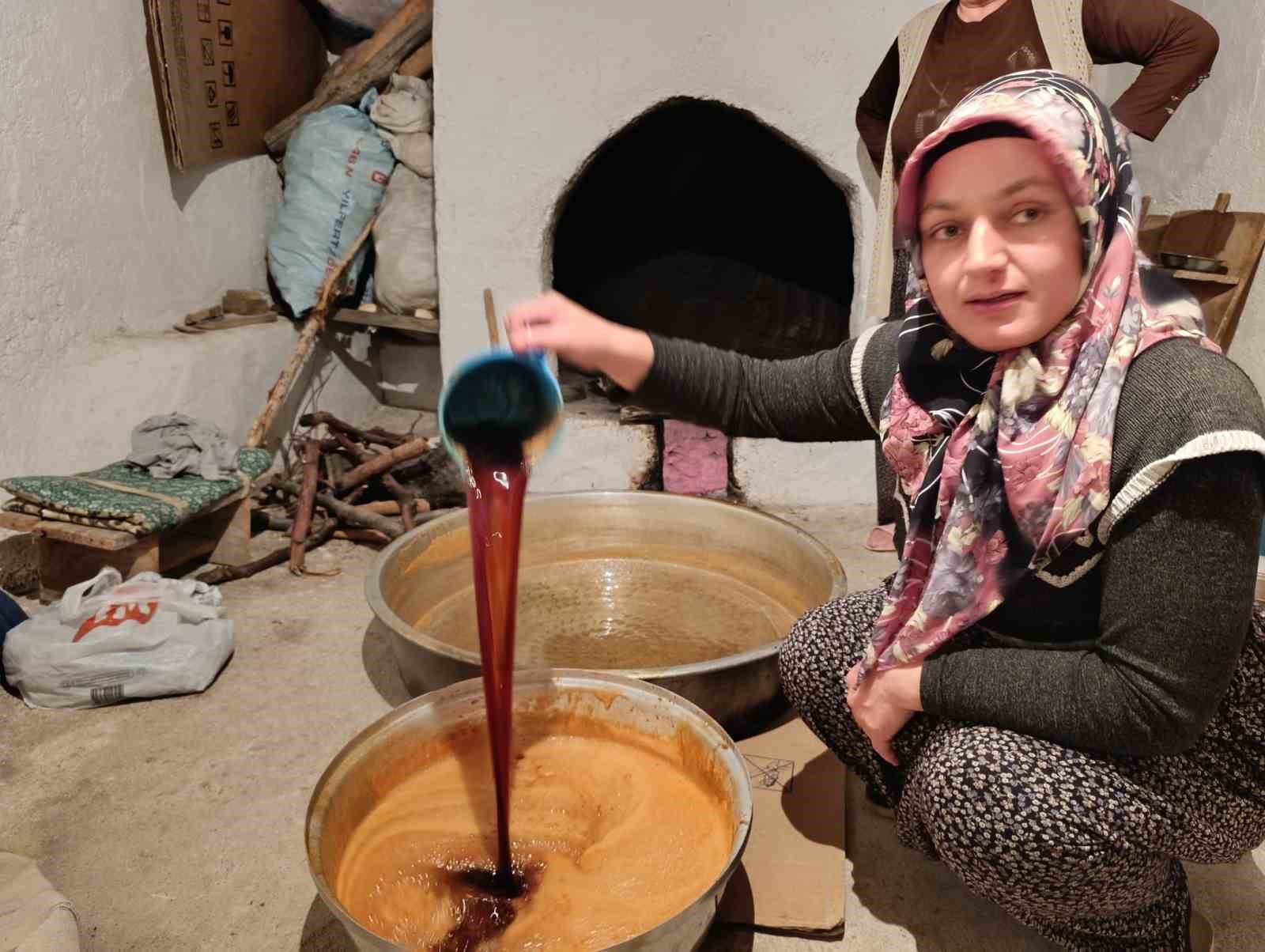 Yozgat’ta pekmez kazanları kaynadı