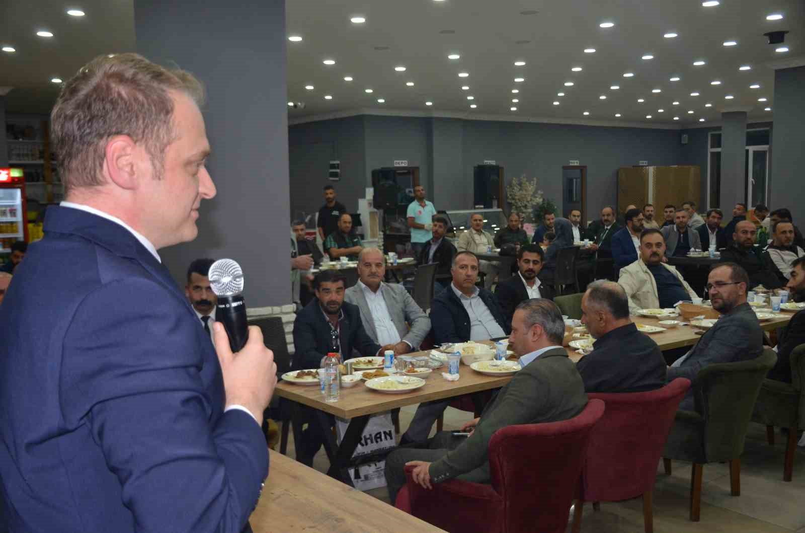 Bulanık İl&ccedil;e Milli Eğitim M&uuml;d&uuml;r&uuml; Tun&ccedil;el&rsquo;e veda yemeği
