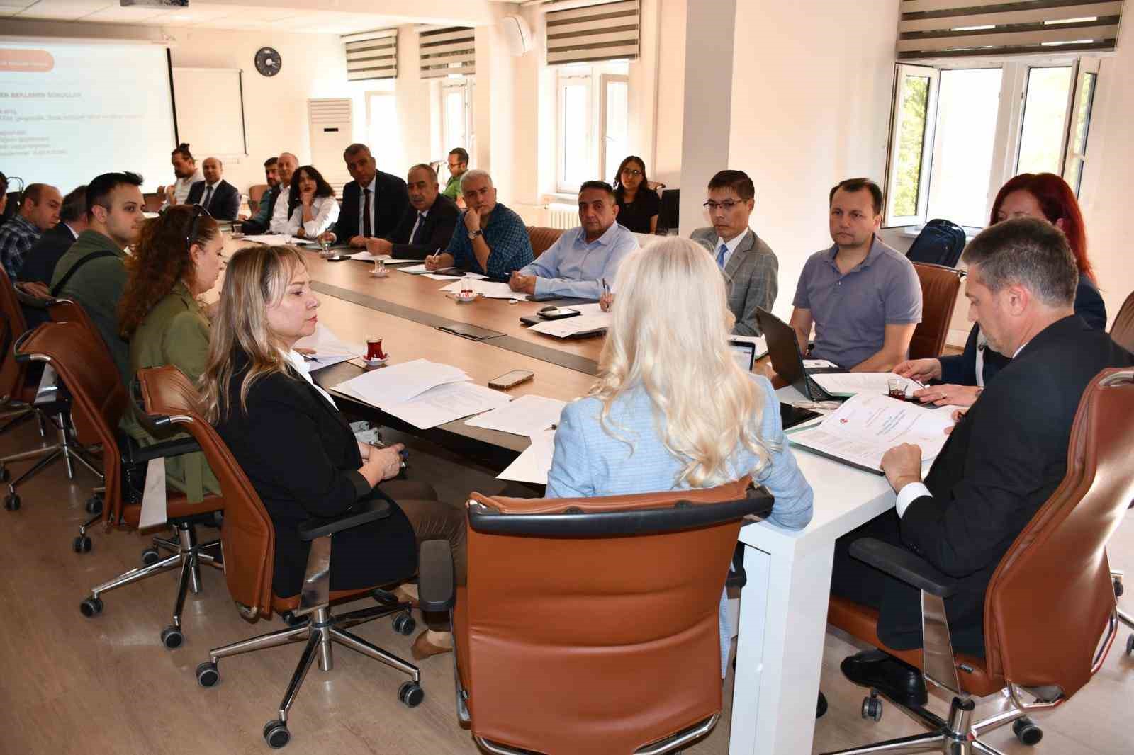 Mesleki eğitimde &uuml;retim odaklı gelecek tasarımı paydaş toplantısı
