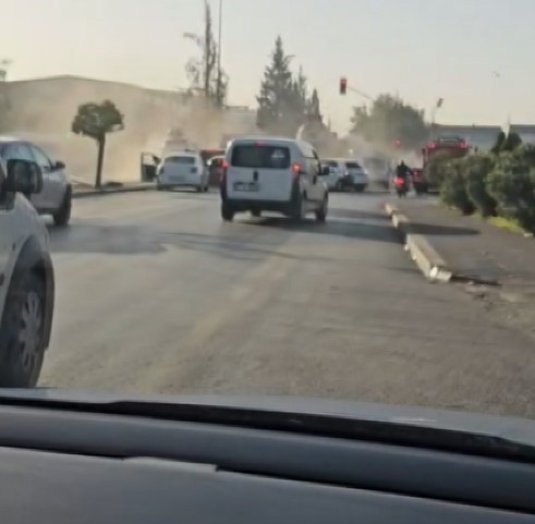 Gaziantep’te facianın eşiğinden dönüldü: Sürücüsü rahatsızlanan çekici, önündeki 6 aracı biçti