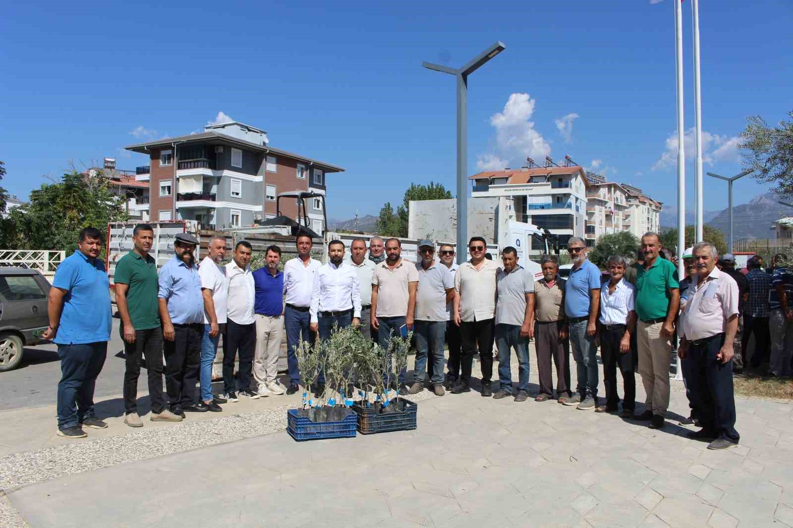 Antalya B&uuml;y&uuml;kşehir Belediyesi&rsquo;nden fidan desteği
