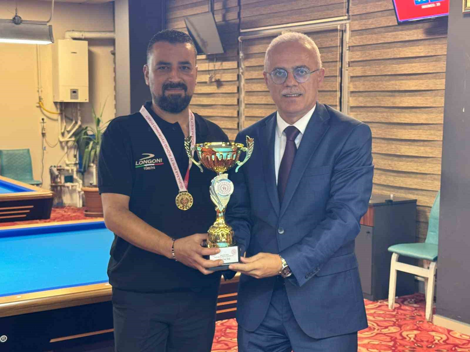 Bilardoda Şampiyon Özkan Kocabıyık
