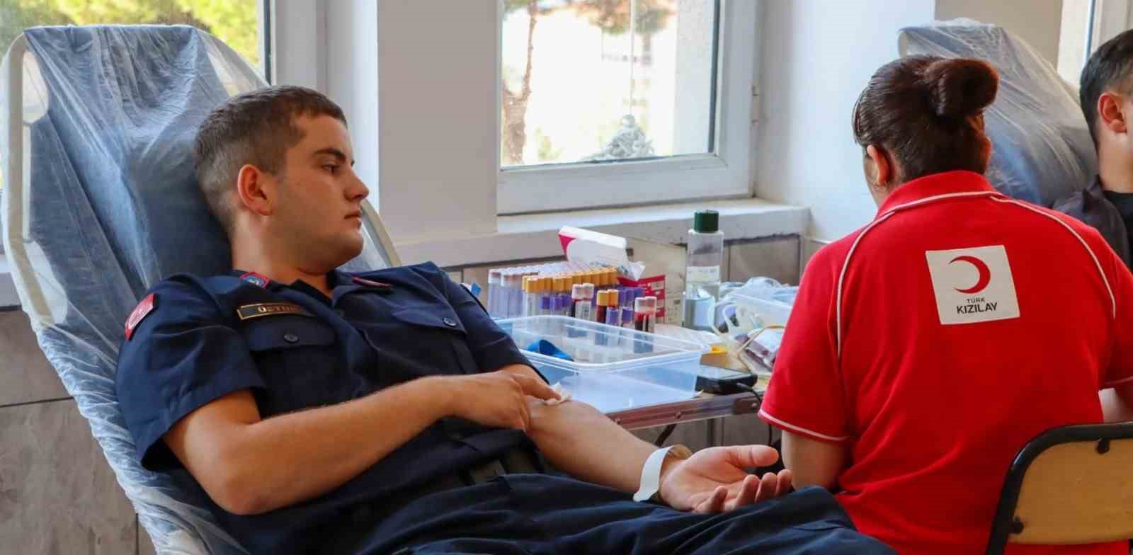 Jandarmadan kan bağışı
