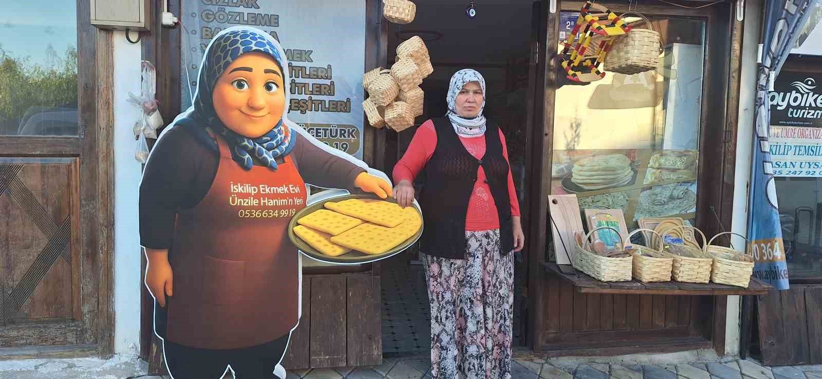 Yaptığı y&ouml;resel lezzetlerle hem evini ge&ccedil;indiriyor hem de kadınlara istihdam sağlıyor
