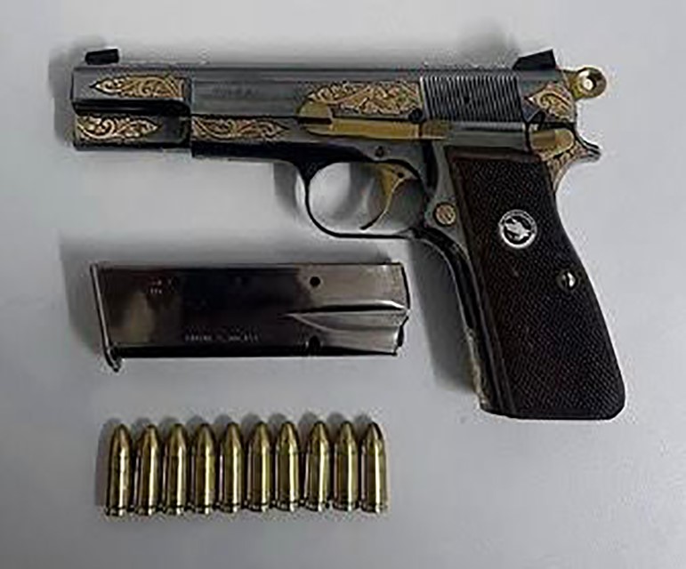 Isparta’da ruhsatsız tabanca ve uyuşturucu ele geçirildi