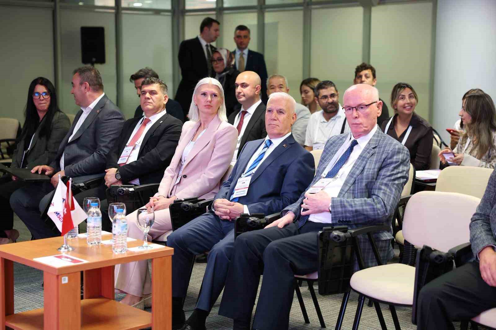Başkan Bozbey: "&Ccedil;alışanımızın alın terinin yanındayız"
