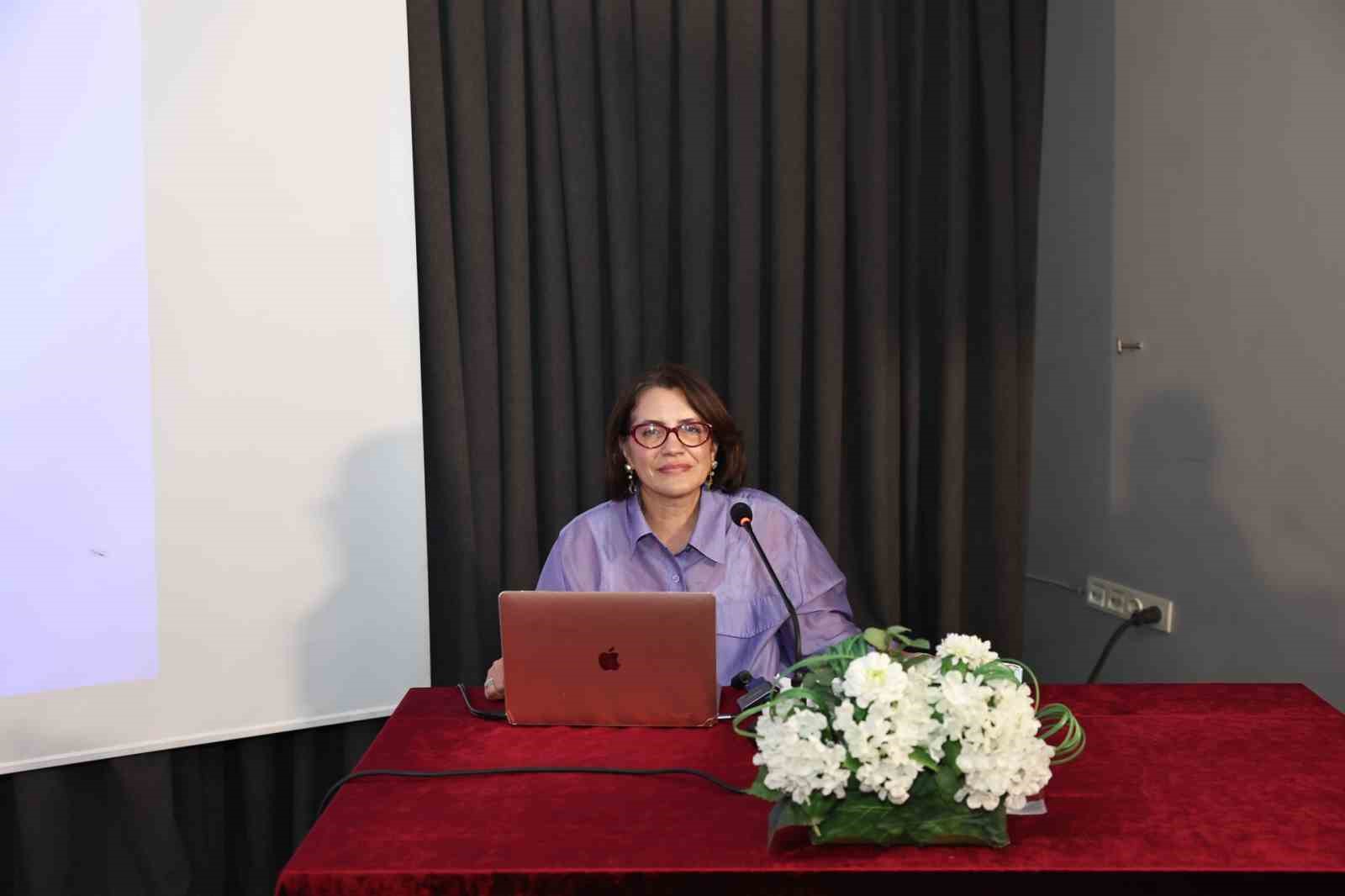 Prof. Dr. Varlı &rsquo;M&uuml;ziğin Sessiz Siyaseti&rsquo;ni anlattı
