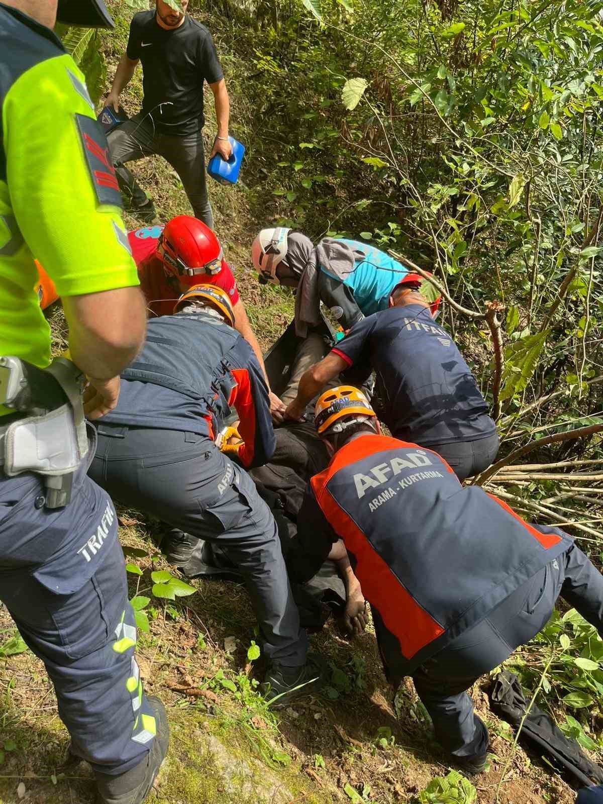 Giresun’da araç uçuruma yuvarlandı: 1 ölü, 1 yaralı
