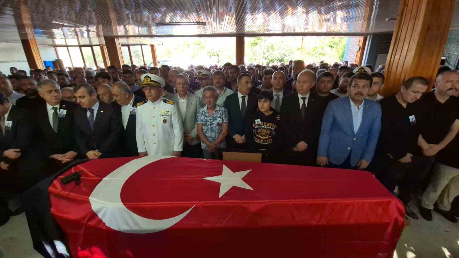 Göçükte hayatını kaybeden madenci memleketi Bartın’da son yolculuğuna uğurlandı