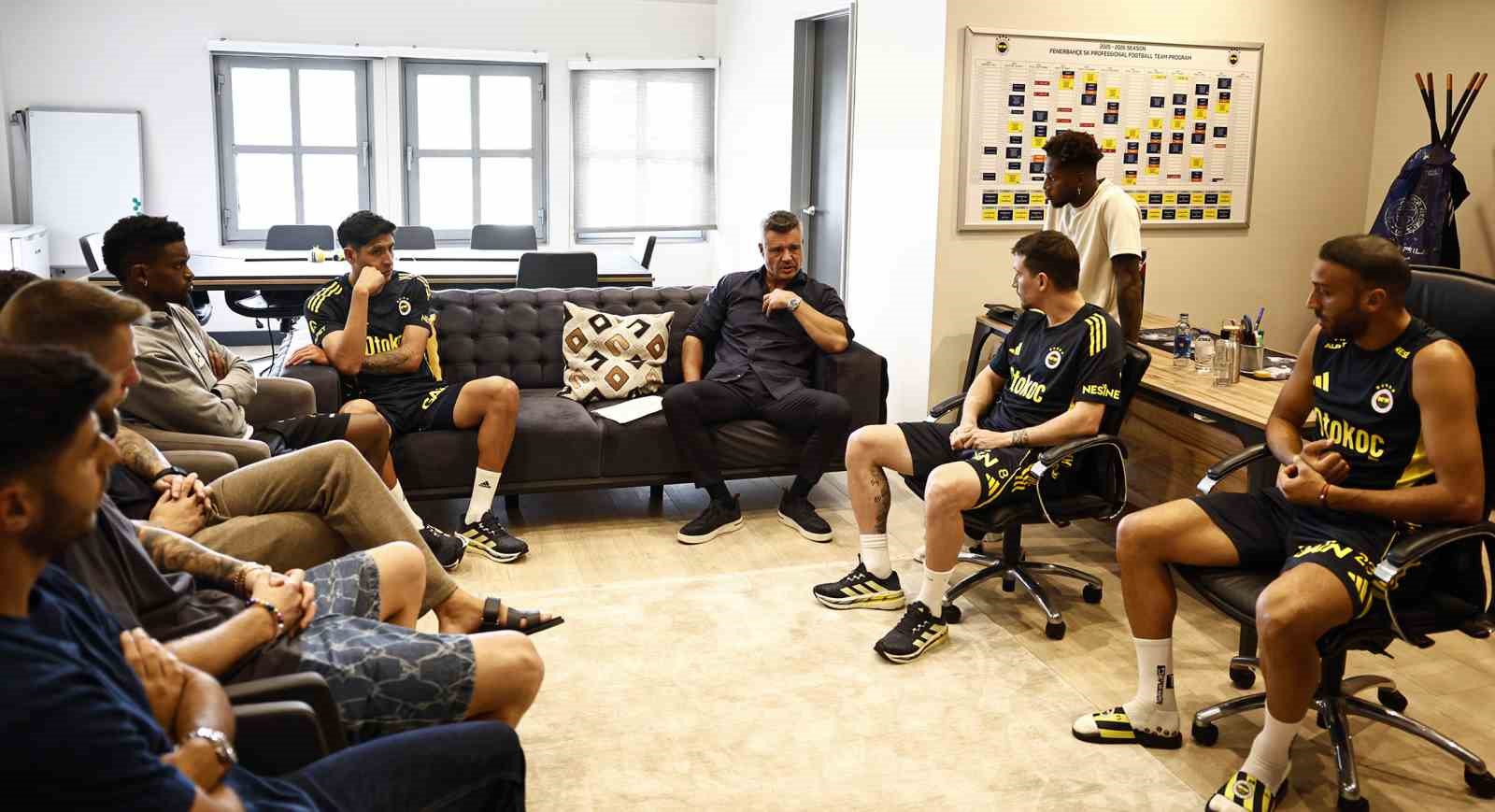 Fenerbahçe’de Başkan Sadettin Saran futbolcularla bir araya geldi