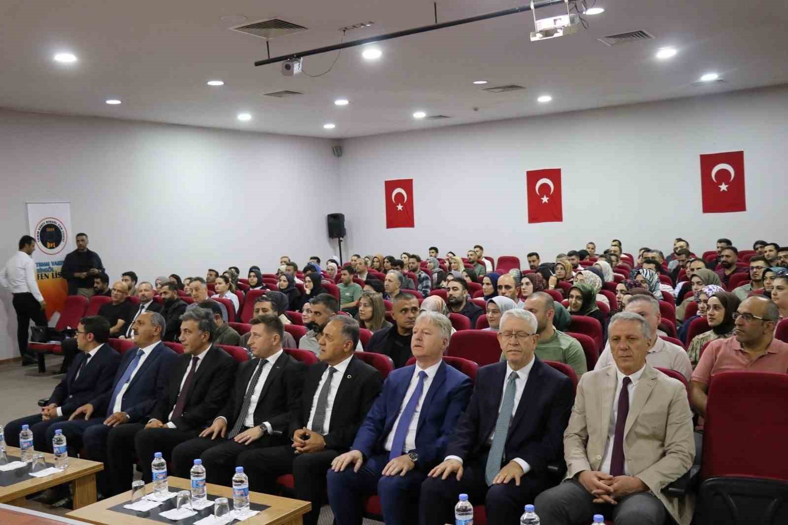 Vali Usta öğretmenlerle bir araya geldi