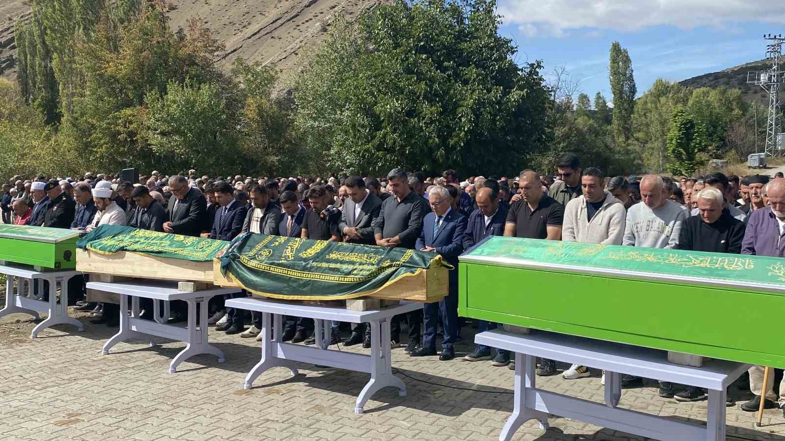 Kazadan 6 saat sonra bulunmuşlardı, bug&uuml;n son yolculuklarına uğurlandılar
