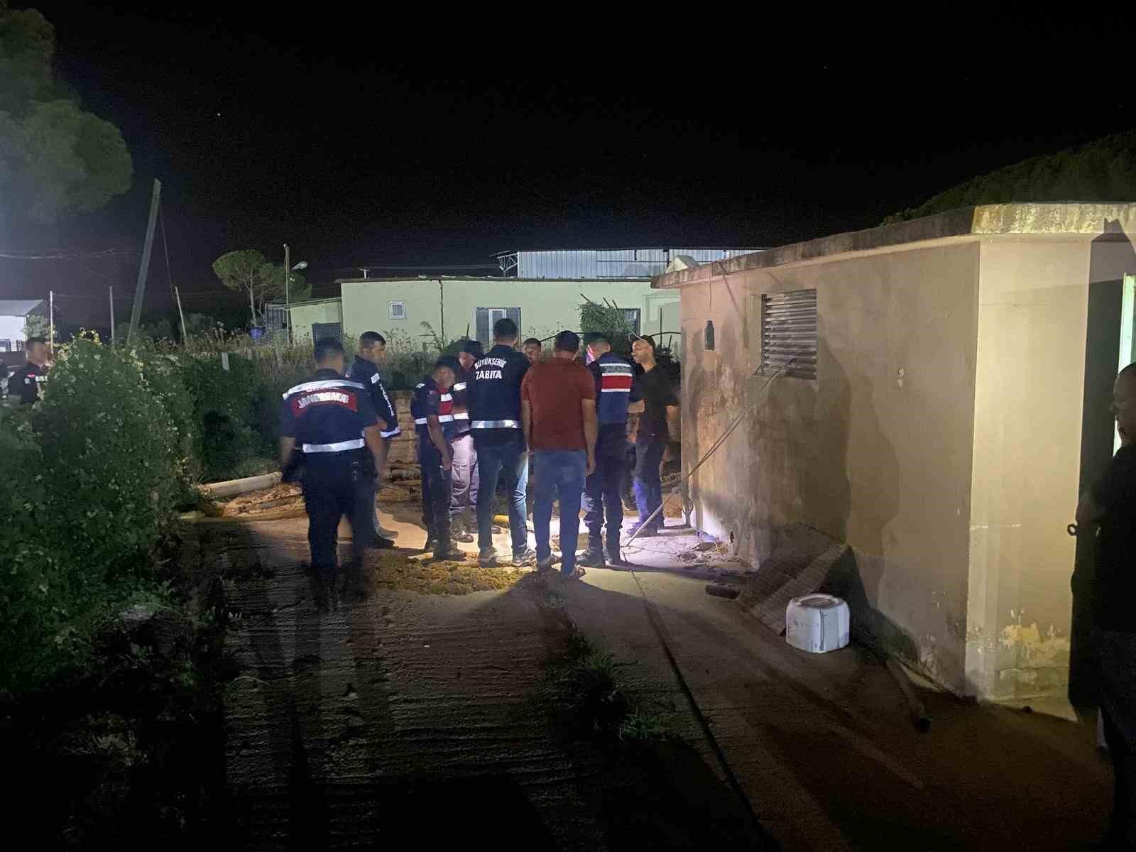 Atıklarını dereye akıtan fabrikaya yasal işlem uygulandı