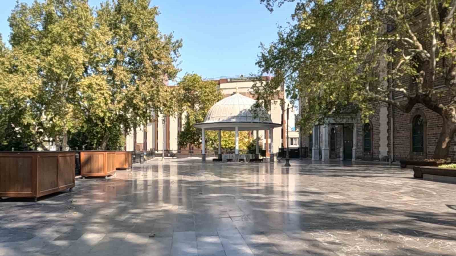 Balıkesir&rsquo;de tarihi camide ş&uuml;pheli &ccedil;anta paniği
