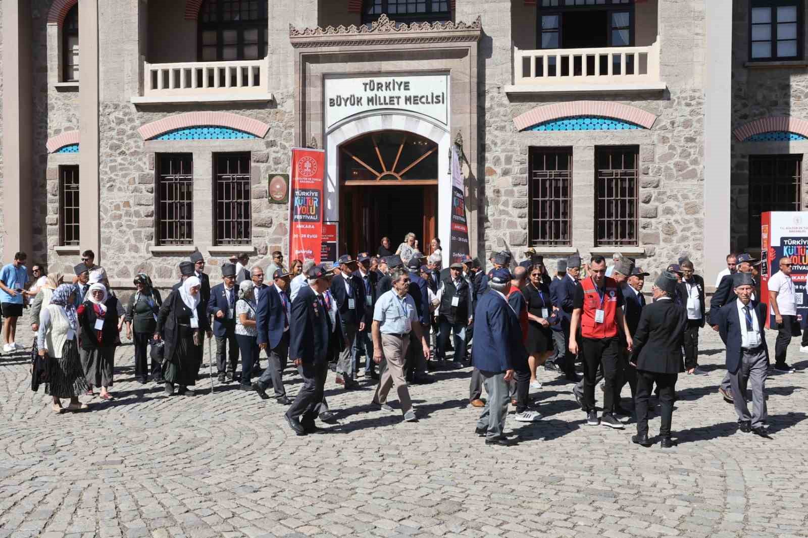 Muğla B&uuml;y&uuml;kşehir, şehit yakını ve gazileri Anıtkabir&rsquo;e g&ouml;t&uuml;rd&uuml;
