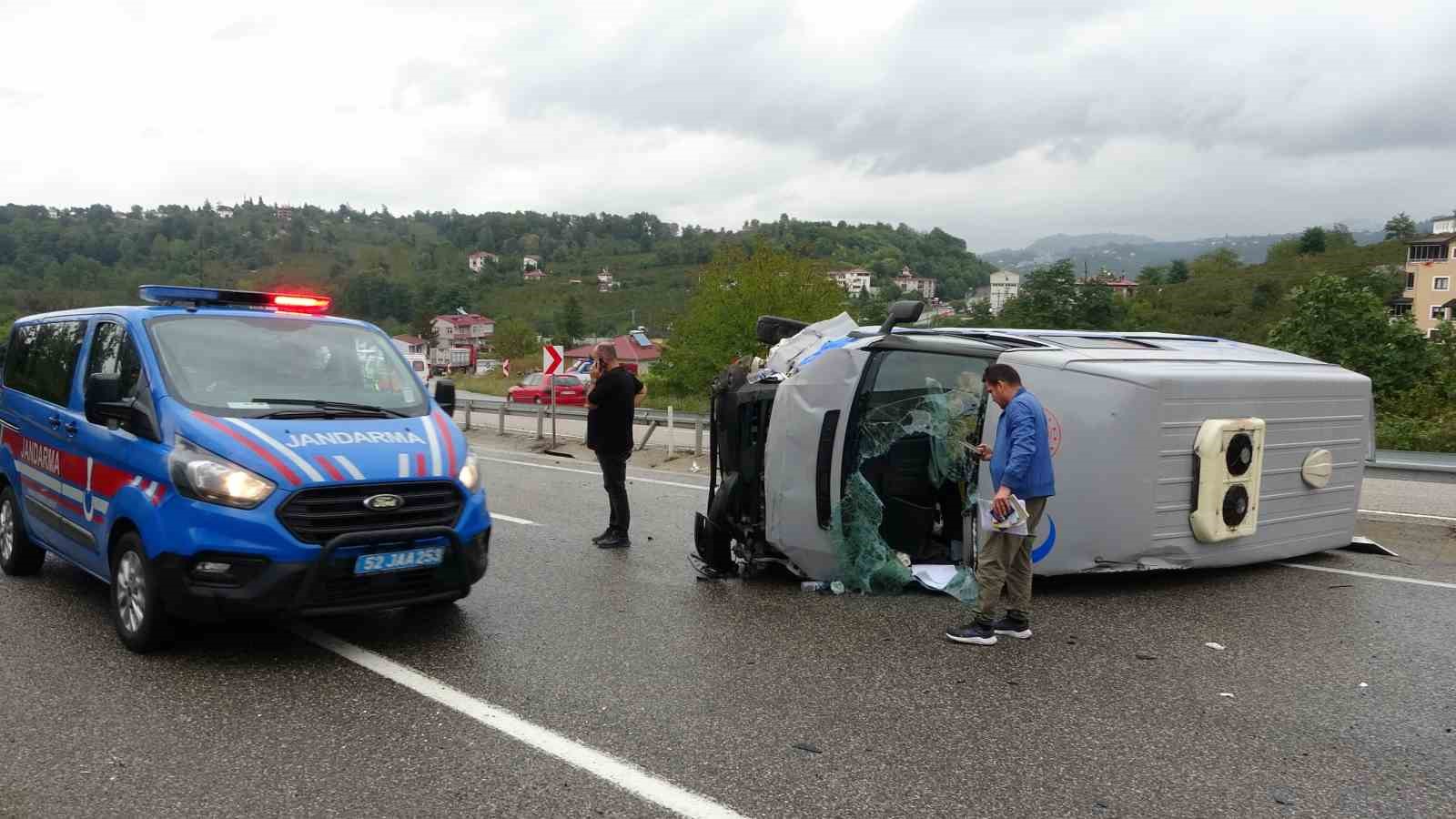 Ordu’da hasta nakil araç devrildi: 1 yaralı