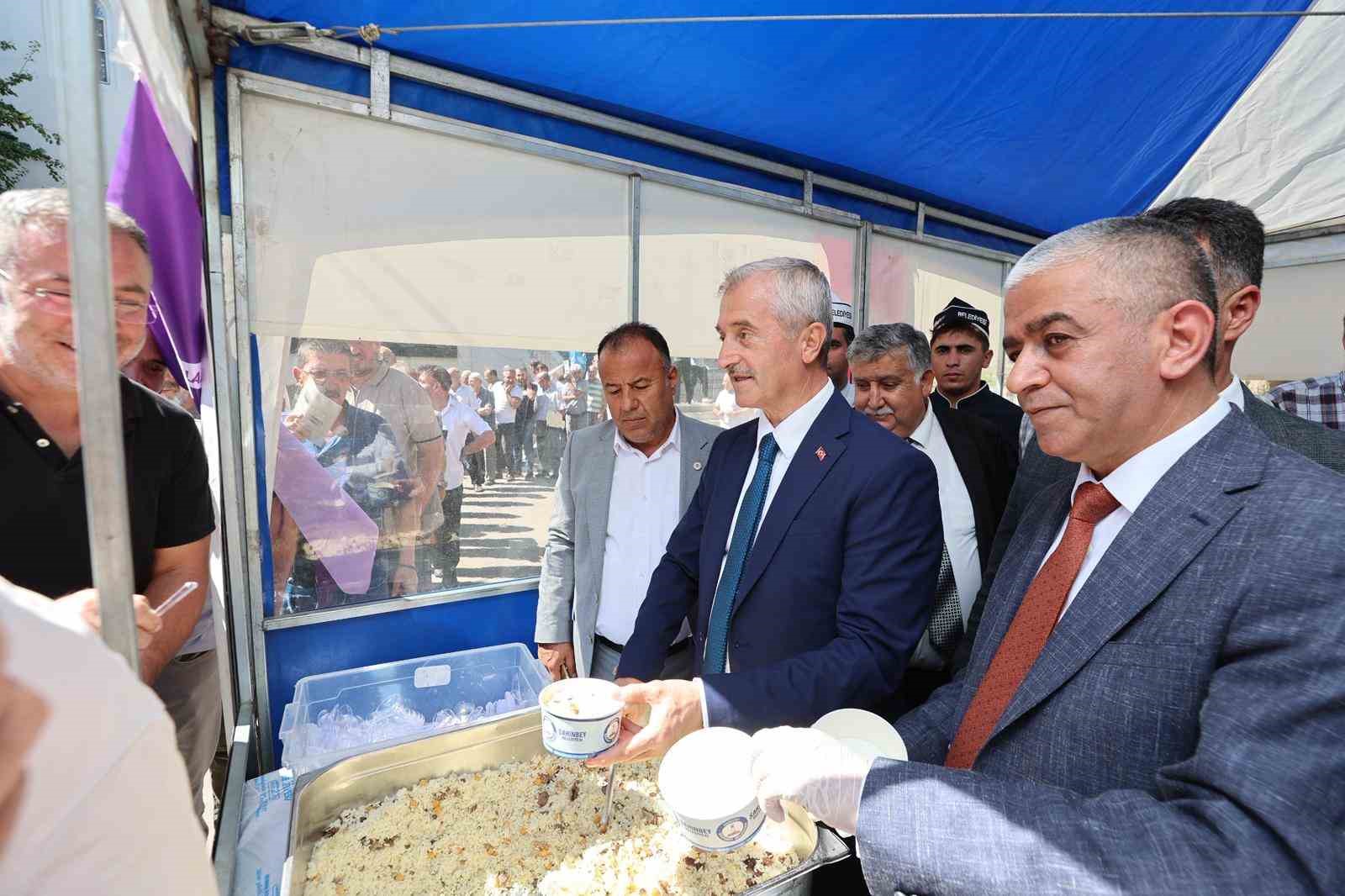 Şahinbey Belediyesi Ahilik Haftasını pilav dağıtarak kutladı
