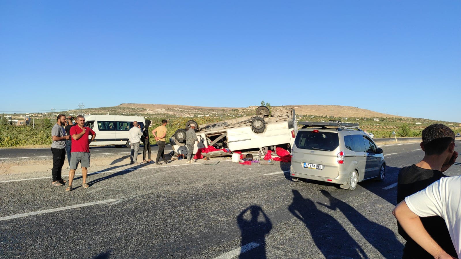 Şanlıurfa&rsquo;da tarım iş&ccedil;ilerini taşıyan minib&uuml;s devrildi: 20 yaralı
