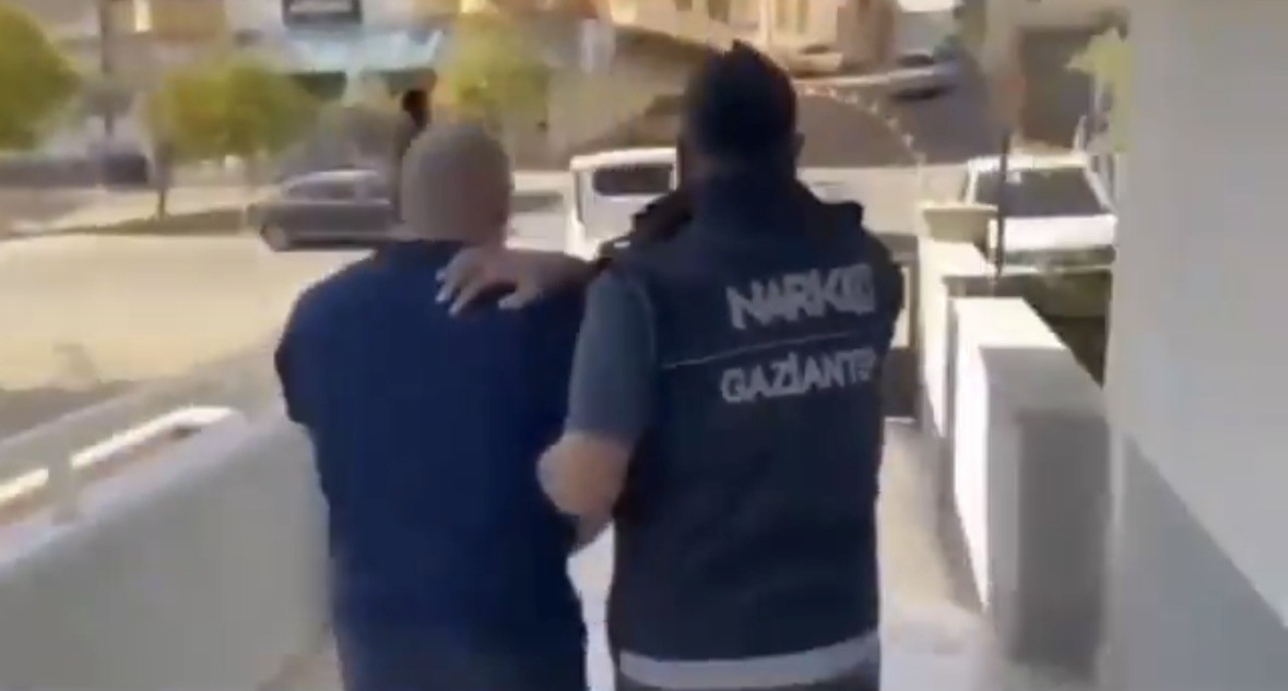 Gaziantep&rsquo;te 2 kilo metamfetamin ele ge&ccedil;irildi: 2 g&ouml;zaltı
