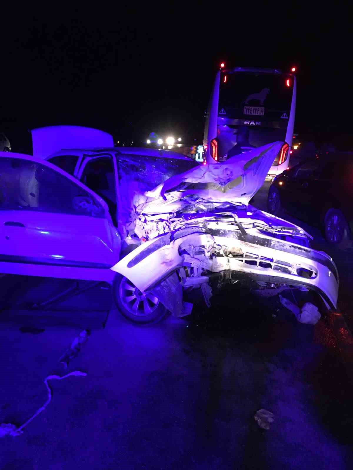 Kastamonu’da otomobil, kum yüklü traktöre çarptı:1 ölü, 5 yaralı
