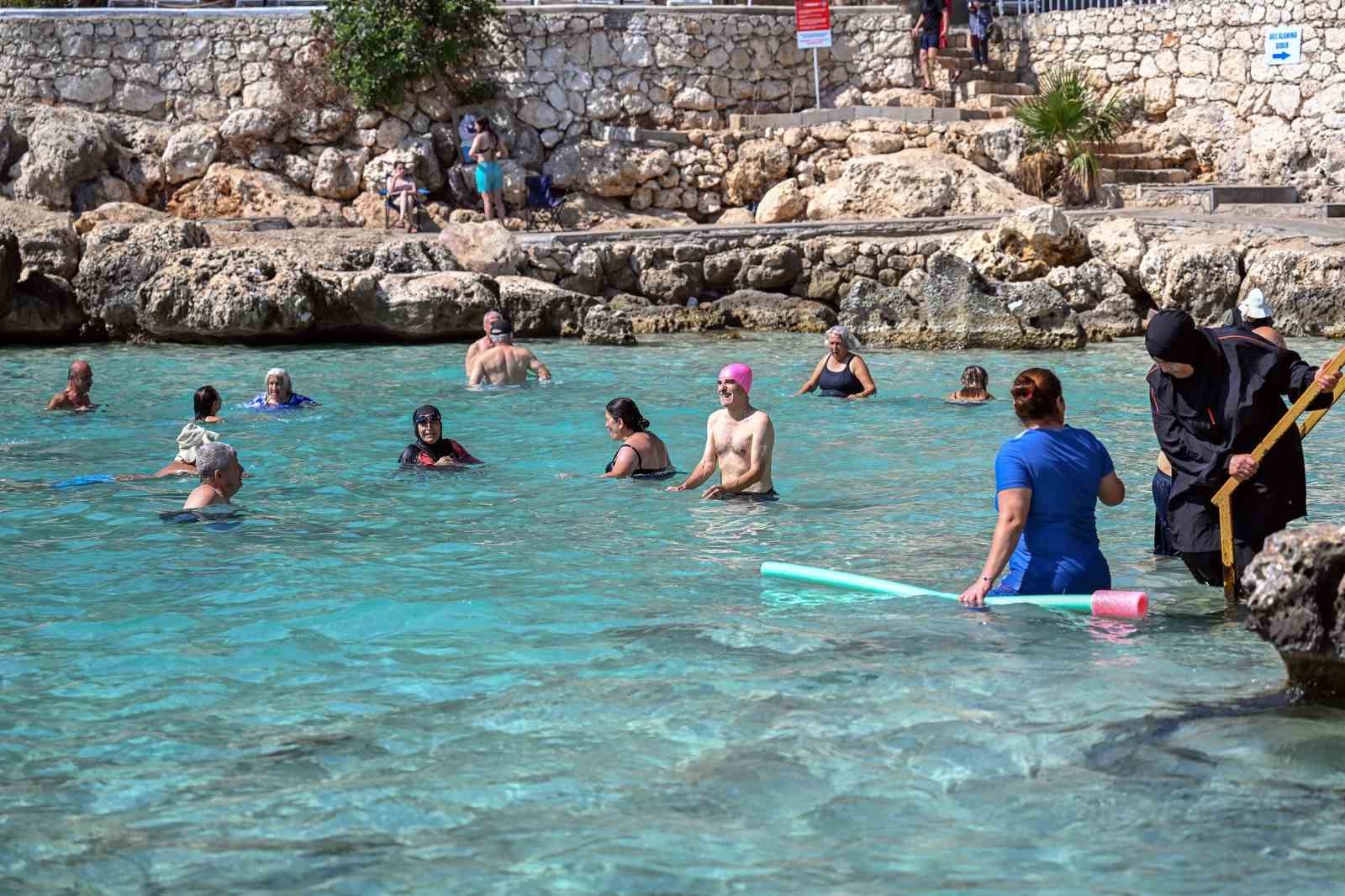Emekli Evi üyeleri Yapraklı Koy’da denizin keyfini çıkardı