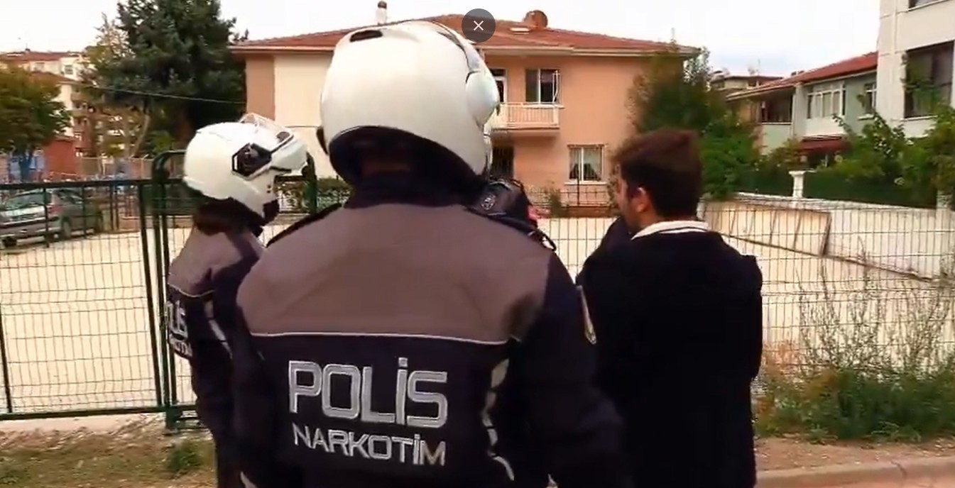 Polis ekiplerinin okul &ccedil;evrelerinde denetimleri s&uuml;r&uuml;yor
