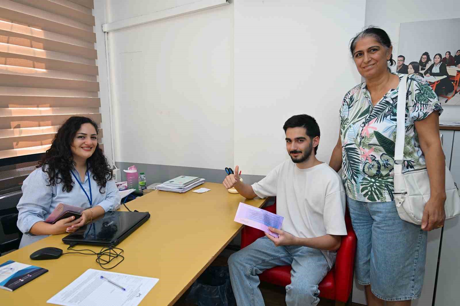 Mersin’de üniversiteyi kazanan öğrencilere geri ödemesiz öğrenim desteği