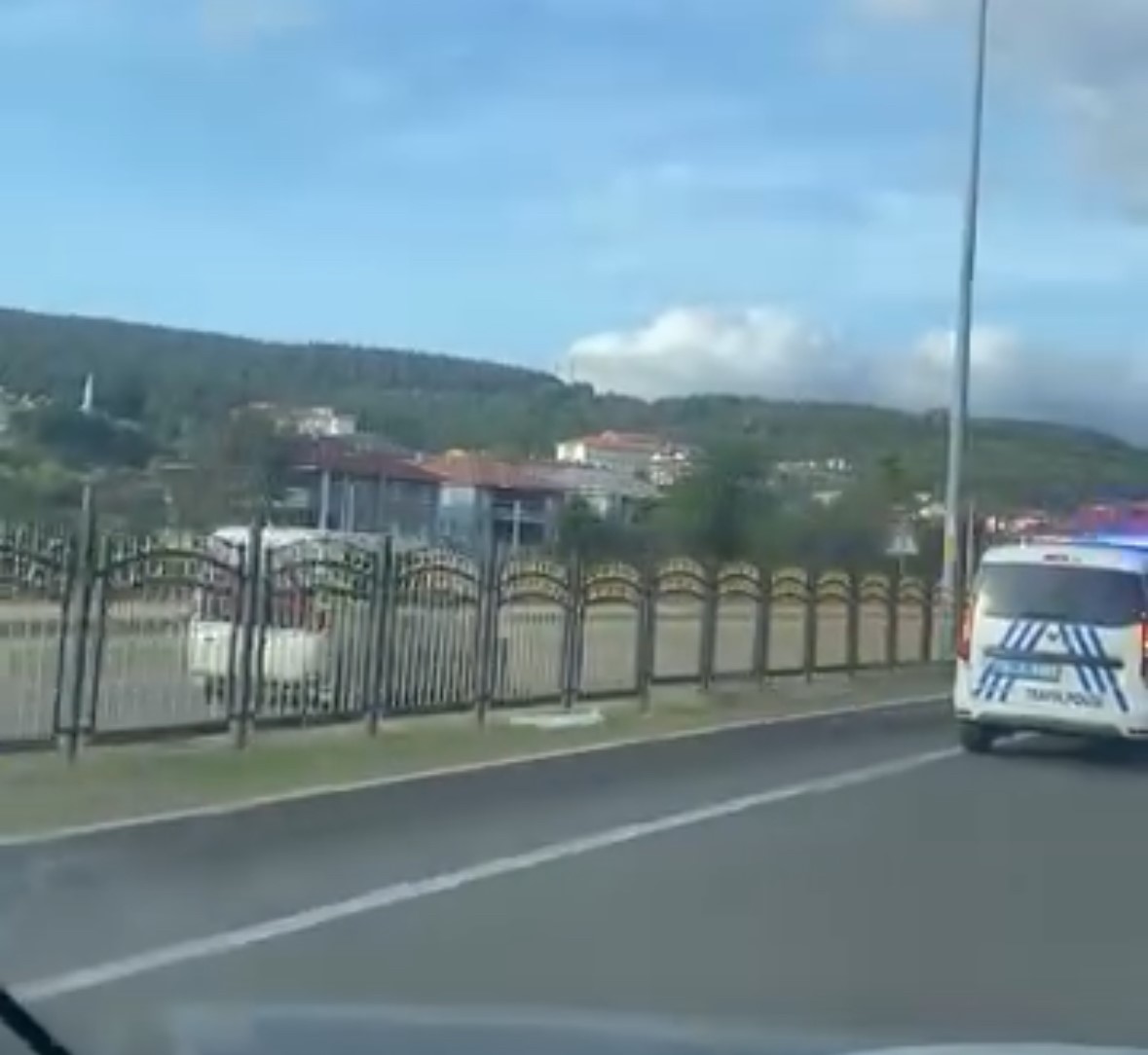 Bolu’nun Mengen ilçesinde ters şeritte tehlikeli yolculuk
