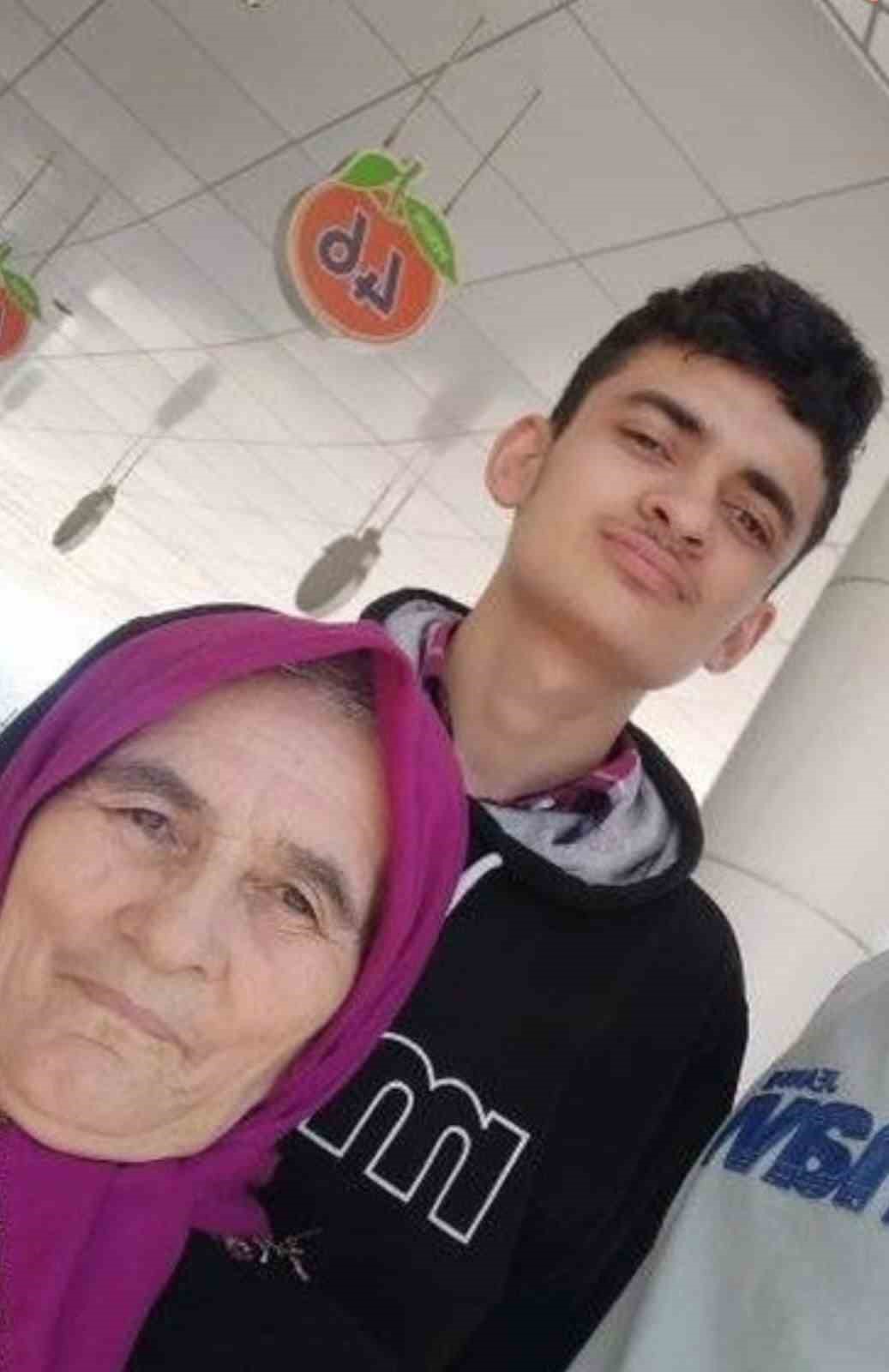 Yangında ölen nene ve torun yan yana toprağa verildi
