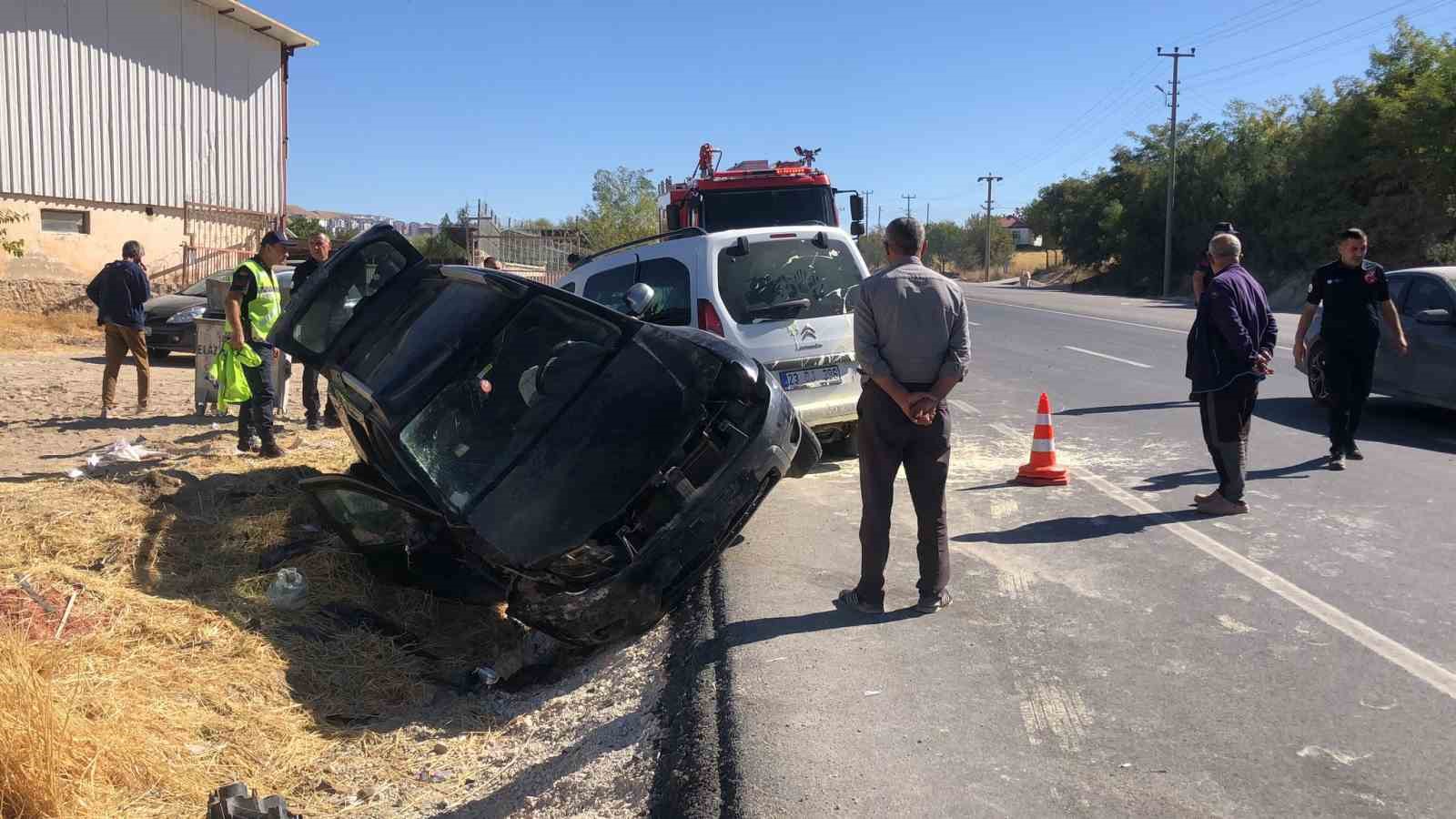 Elazığ&rsquo;da trafik kazası: 3 yaralı
