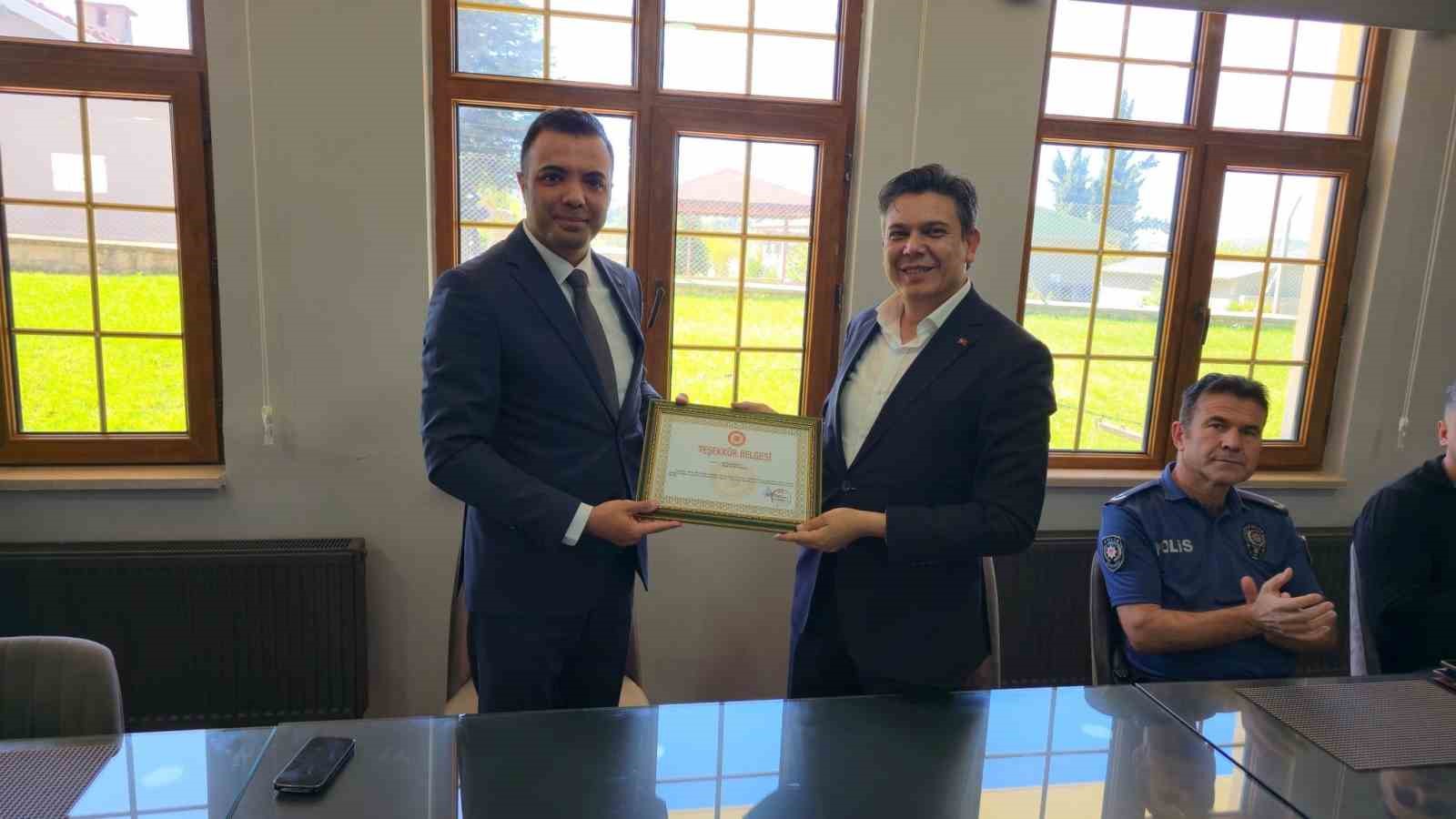 S&ouml;ğ&uuml;t&rsquo;te şenlik g&ouml;revlilerine teşekk&uuml;r belgesi
