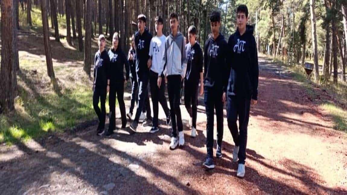 Ardahan&rsquo;da &ouml;ğrenciler orman temizledi
