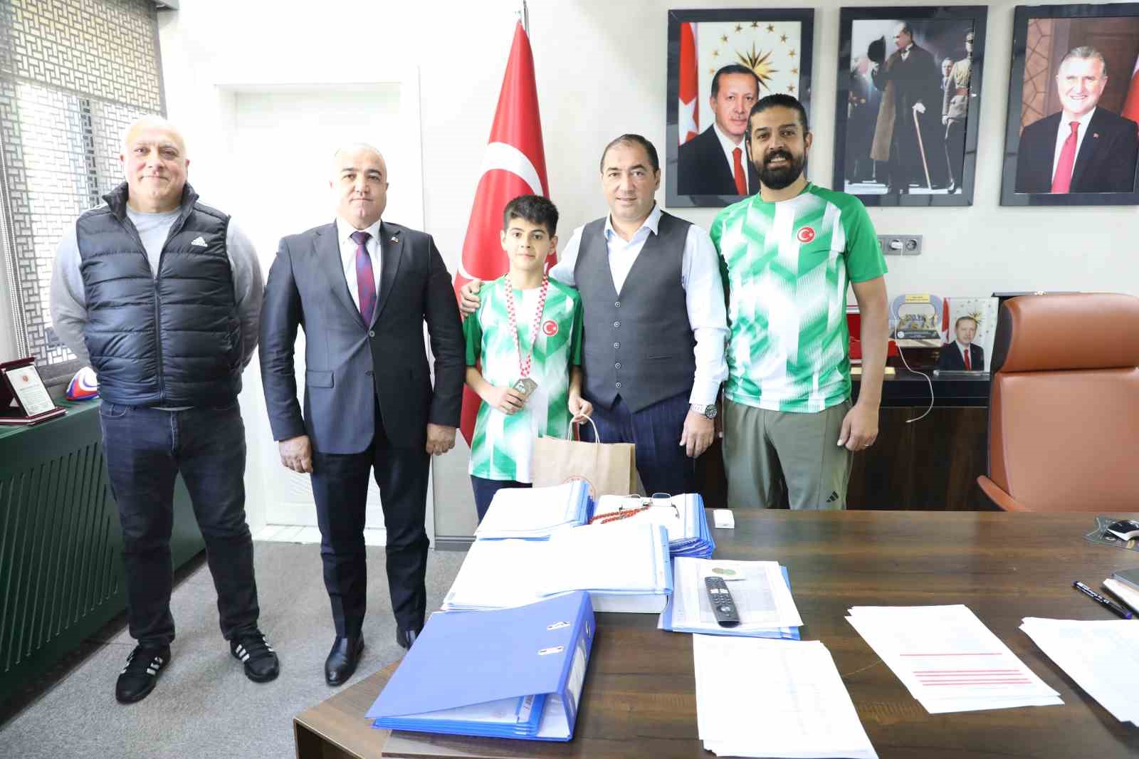 Ağrılı milli sporcu Ey&uuml;p Murat Alpaslan&rsquo;dan b&uuml;y&uuml;k başarı
